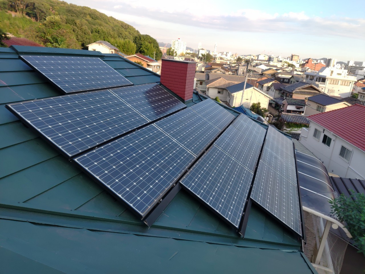 兵庫県姫路市で太陽光パネル脱着 屋根重ね葺き工事を行いました 太陽光発電やパワコンの修理 洗浄 清掃 点検ならイーロックホーム